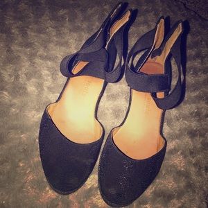 Kenneth Cole Gentle Soul Noa slight wedge